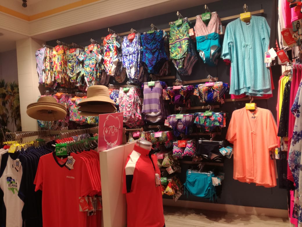 OutletGDL's tweet photo. Prepárate para la playa con las rebajas de #Fullsand #OutletGDL ¡Hasta 70% de descuento en mercancía seleccionada! ⛱

Promoción válida hasta el 28 de febrero. https://t.co/yHHvZJoD2A
