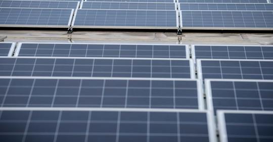 PVCARE's tweet image. Het onderwijs in Vlaanderen gaat massaal maatregelen stimuleren om de aanschaf van zonnepanelen te promoten in de vorm van een zonnelening: bit.ly/2BKmxuA

Wij spreken in dit geval van ZONderwijs.

PV-Care doet ook in Belgie inspectie, O&amp;amp;M: bit.ly/2DLm5ha.