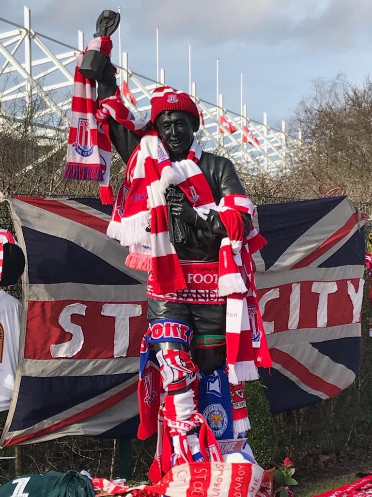 nessablankley's tweet photo. @dcfcofficial #england #gordonbanks Paying our respect to our hero https://t.co/eMfxtRtKS8