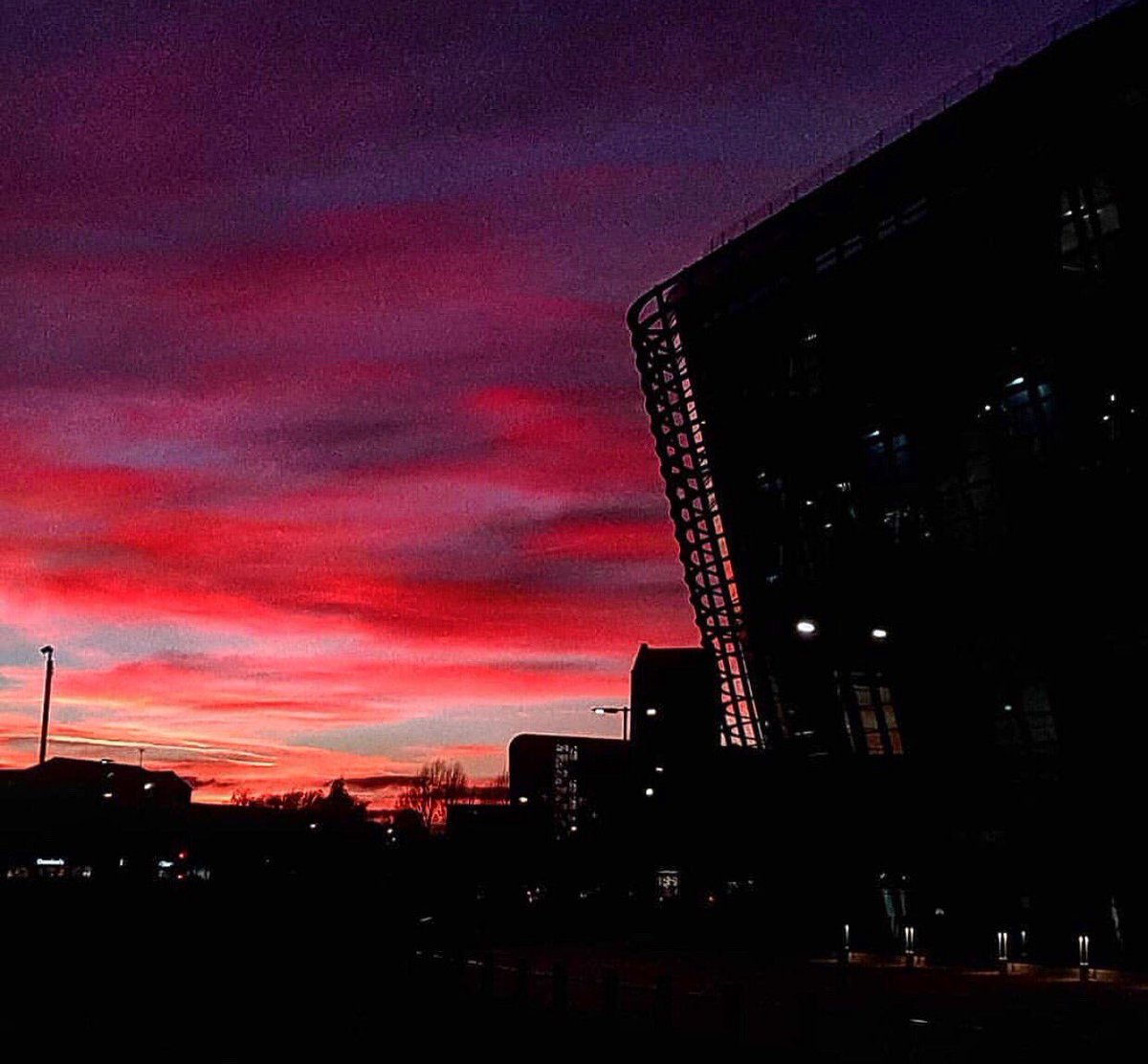 dmuleicester's tweet image. Now that is a sunset... Thanks to ‘klick.kaptures’ on Instagram for this pretty pink pic 💕 #proudtobemore