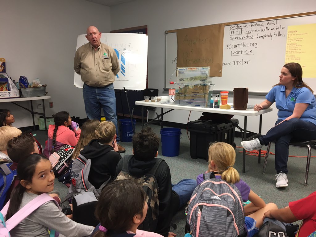 KatinaOsth's tweet image. Awesome presentation by Brazos  Valley Groundwater Conservation District Mr Day and Ms Haas. #SKawesomesince1967 #science #water