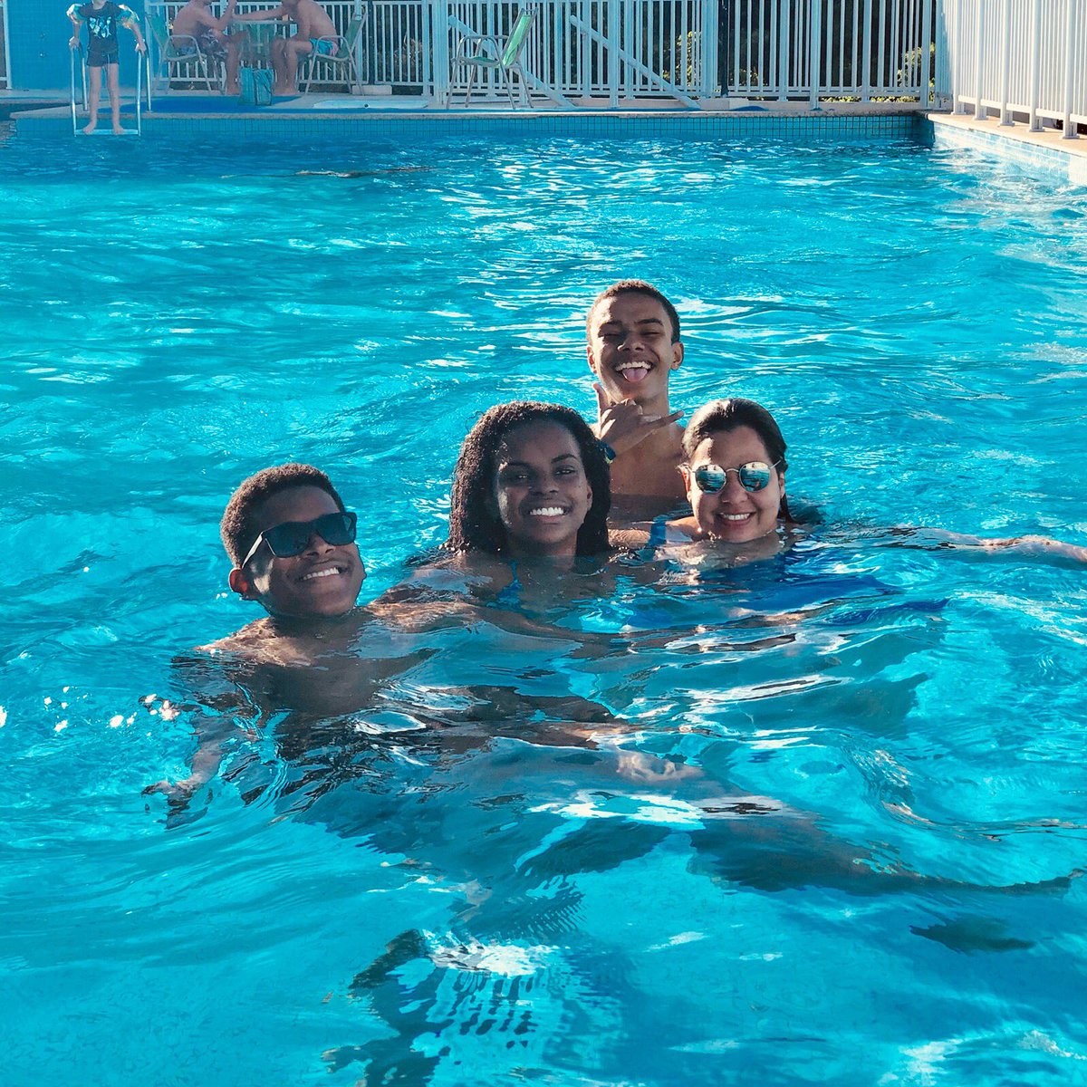 car0li's tweet photo. Aquela tarde depois de uma prova de Documentação Técnica e Legalização de Projetos 🏊🏼‍♀️ @OLLGDOMAL @youthcryldr #JaimeNeto https://t.co/mEPzuLf0mW