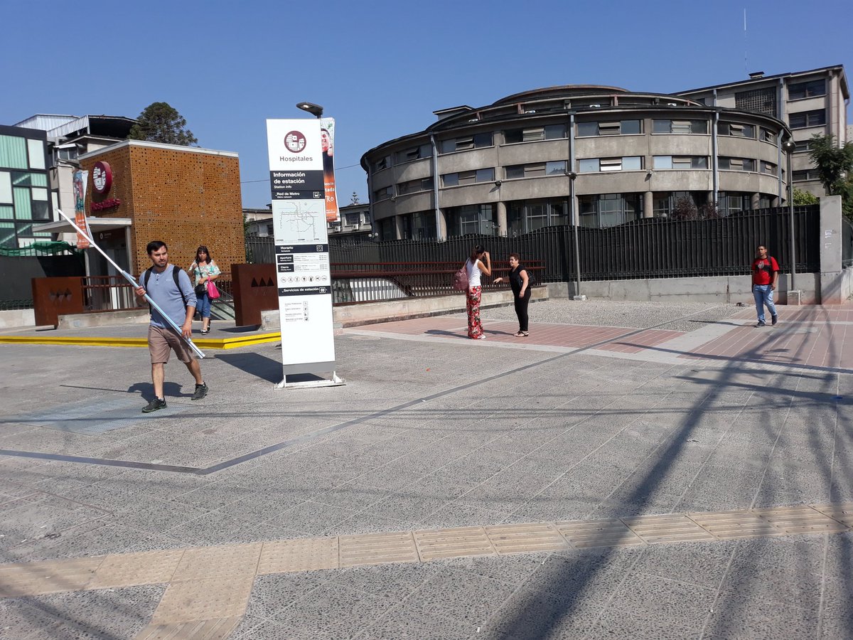 Ofensiva a las estaciones de metro del comercio ilícito <a href="/Muni_Indep/">Municipalidad de Independencia</a> <a href="/Duranbaronti/">Gonzalo Durán</a>