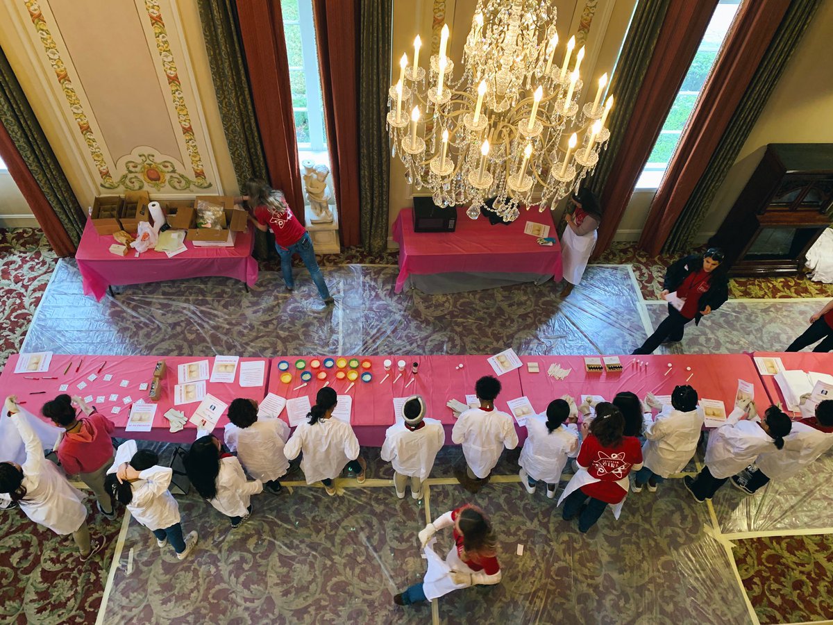 exxonmobilbmt's tweet image. ExxonMobil employees welcomed more than 90 girls from all six Beaumont Independent School District middle schools for its annual Introduce a Girl to Engineering. This program helps build awareness of the importance of #STEM 👩‍🔬