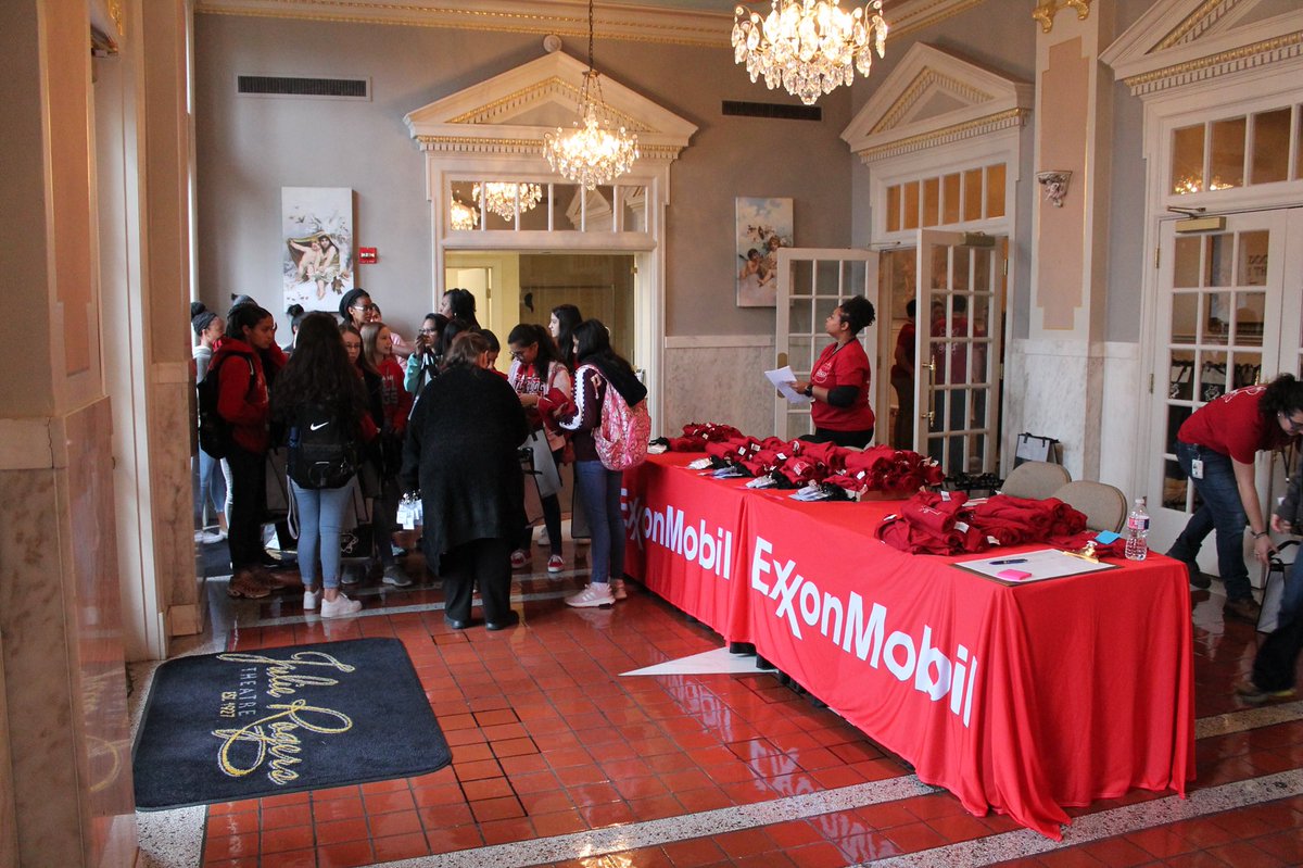 exxonmobilbmt's tweet image. ExxonMobil employees welcomed more than 90 girls from all six Beaumont Independent School District middle schools for its annual Introduce a Girl to Engineering. This program helps build awareness of the importance of #STEM 👩‍🔬