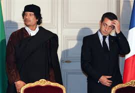 Toumanyac's tweet photo. L’ancien Président français en Guinée. Une visite contre la volonté de nombreux Guinéens. Le pays reste reconnaissant au Guide de la révolution libyenne Muammar Kadhafi. Contrairement au pays colonisateur la Libye a beaucoup aidé la Guinée : la télévision G.
Que fait Sarkozy ici https://t.co/AYCi6bP9e4