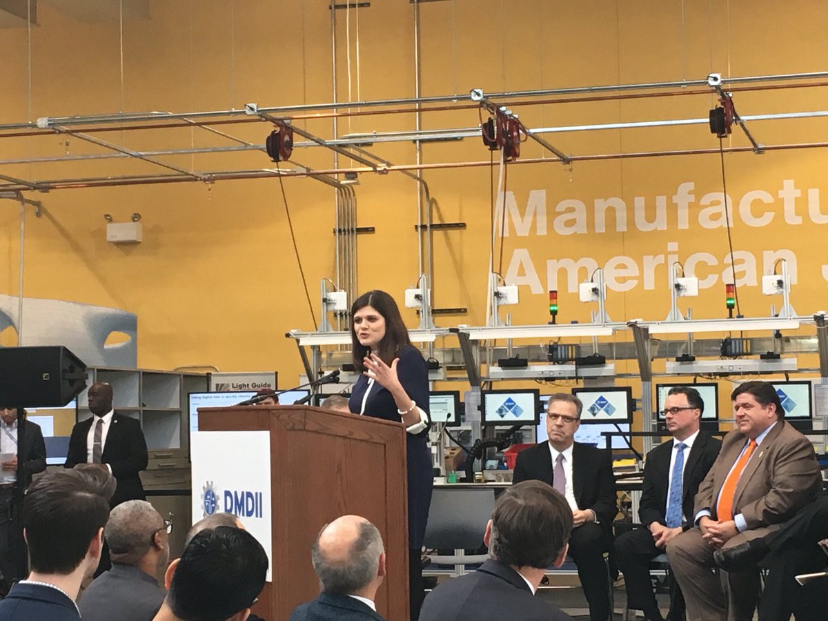 What a great day for American manufacturing!!

Returned to my old office (@UILABS_) to celebrate new federal funding for advanced manufacturing research. Excited to bring innovation opportunities to #MI11.