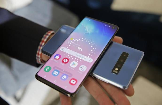 Samsung presentó el Galaxy S10 y S10 Plus con dos cámaras delanteras...