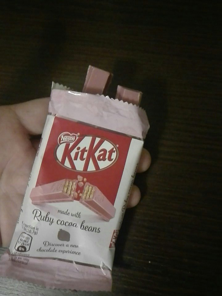 Chris_Badas's tweet image. Χαλαρά βράδυ Πέμπτης. #kitkat #rubycocoa #nestle #chocolate #Greece #Athens 🍫🍫🍫