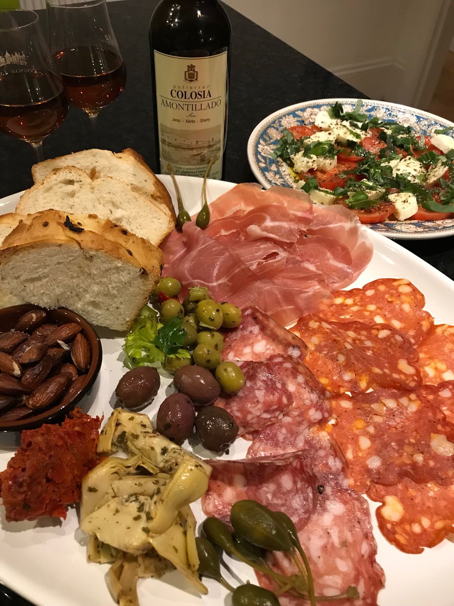⁦@nectarimportsuk⁩ all day so no cooking tonight! Thanks <a href="/MBevRussell/">Russell Jackson</a>⁩ for the excellent #Amontillado from ⁦<a href="/BodegaGColosia/">Gutiérrez-Colosía</a>⁩ #hardlife #tapas #sherry #almosttheweekend.