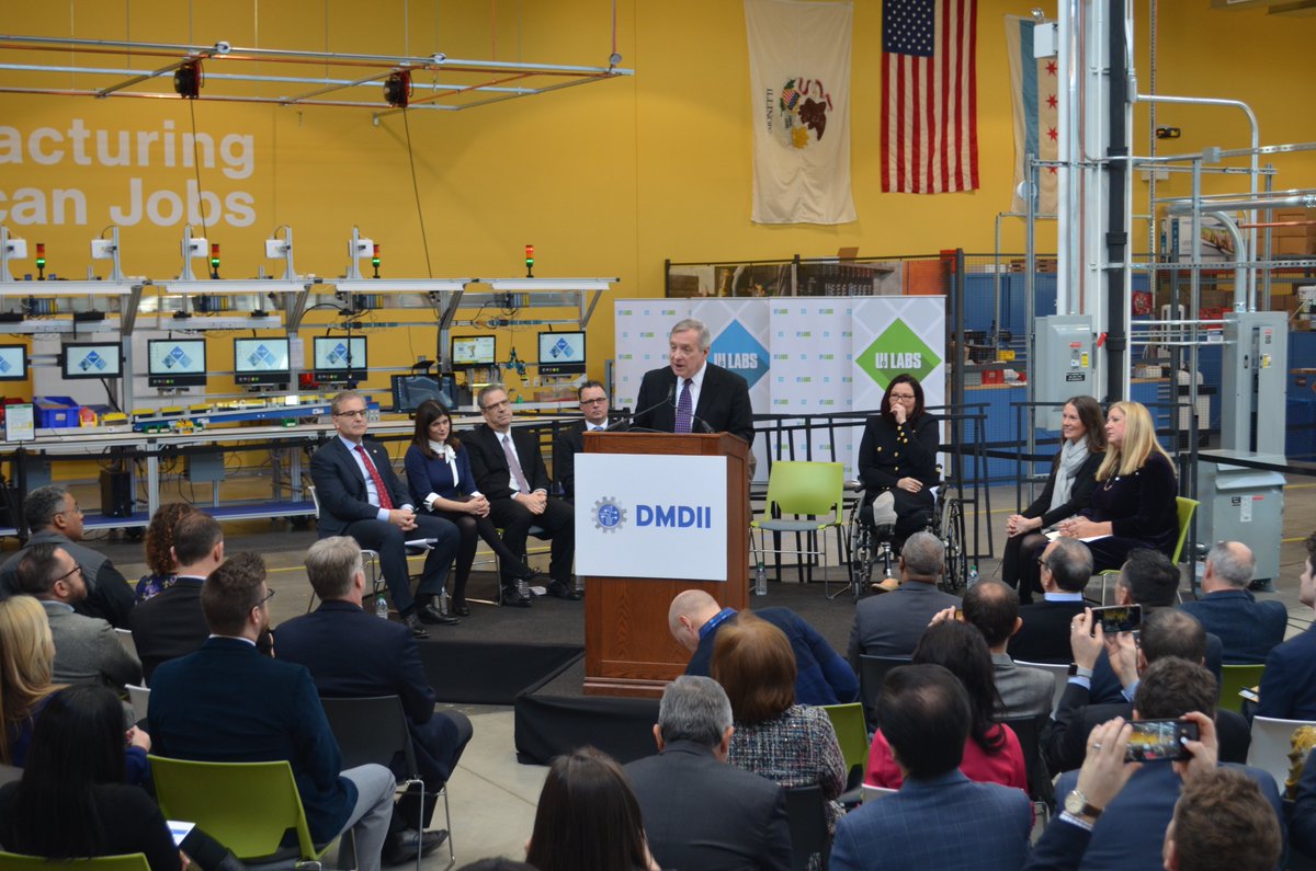 I was happy to mark the 5th anniversary of @UILABS_ by announcing the @DeptofDefense is extending its partnership with @UILABS_ and <a href="/DMDII_/">DMDII</a>