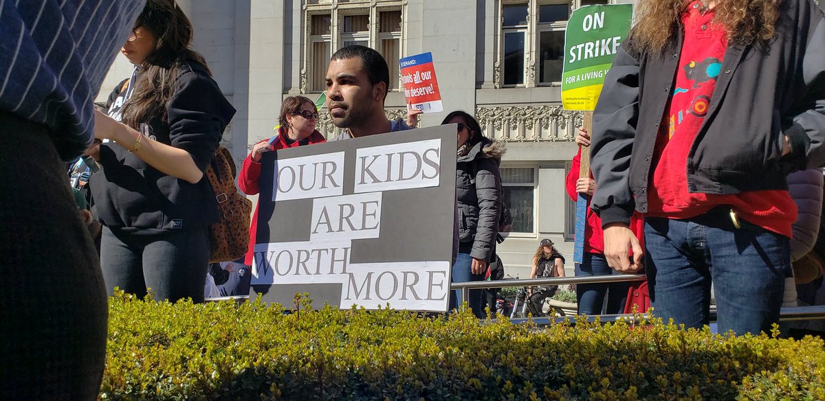 CaliforniaLabor's tweet image. Teachers, students, parents and labor stand together united in Oakland and across the nation!! 💪🍏 #OUSDstrike #LAtotheBay #StandWithOaklandTeachers @OaklandEA