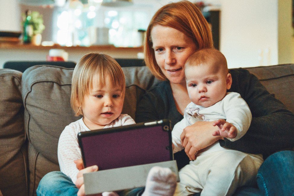 teachmy's tweet image. How do I start teaching media literacy to my preschooler? @CommonSense #screensense ow.ly/DB5d30nMR5U