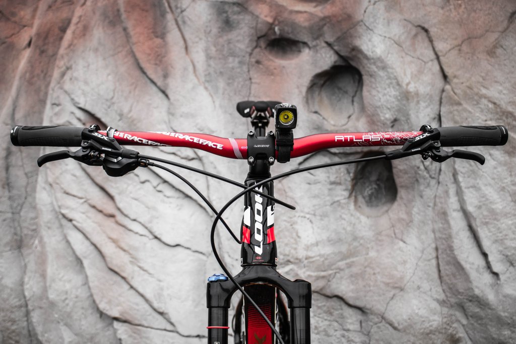 PlanetCyclery's tweet photo. Red, white, and black. How important is color coordination on your bike?
•
#pedaltheplanet #LOOK927 #raceface #rideRF #mtb #mountainbike #planetcyclery #ridemtb #dh #dhmtb #cycling #bicycle #mountainbiking #cycle #biking #ridemtb #downhill #strava #livetomtb https://t.co/IH1Xl8iHpJ