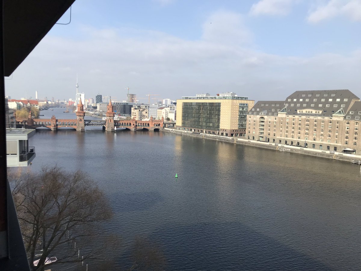 Den LPRS verschlug es heute zur Exkursion nach Berlin: <a href="/Mozilla_DE/">Mozilla DE</a> ist viel mehr als #Firefox. Über ein gesundes Internet für alle zur fairen Teilhabe und die Gratwanderung zwischen Unternehmen und NGO klärte uns heute <a href="/AlexKlepel/">Alex Klepel</a>, Comms Lead, auf.