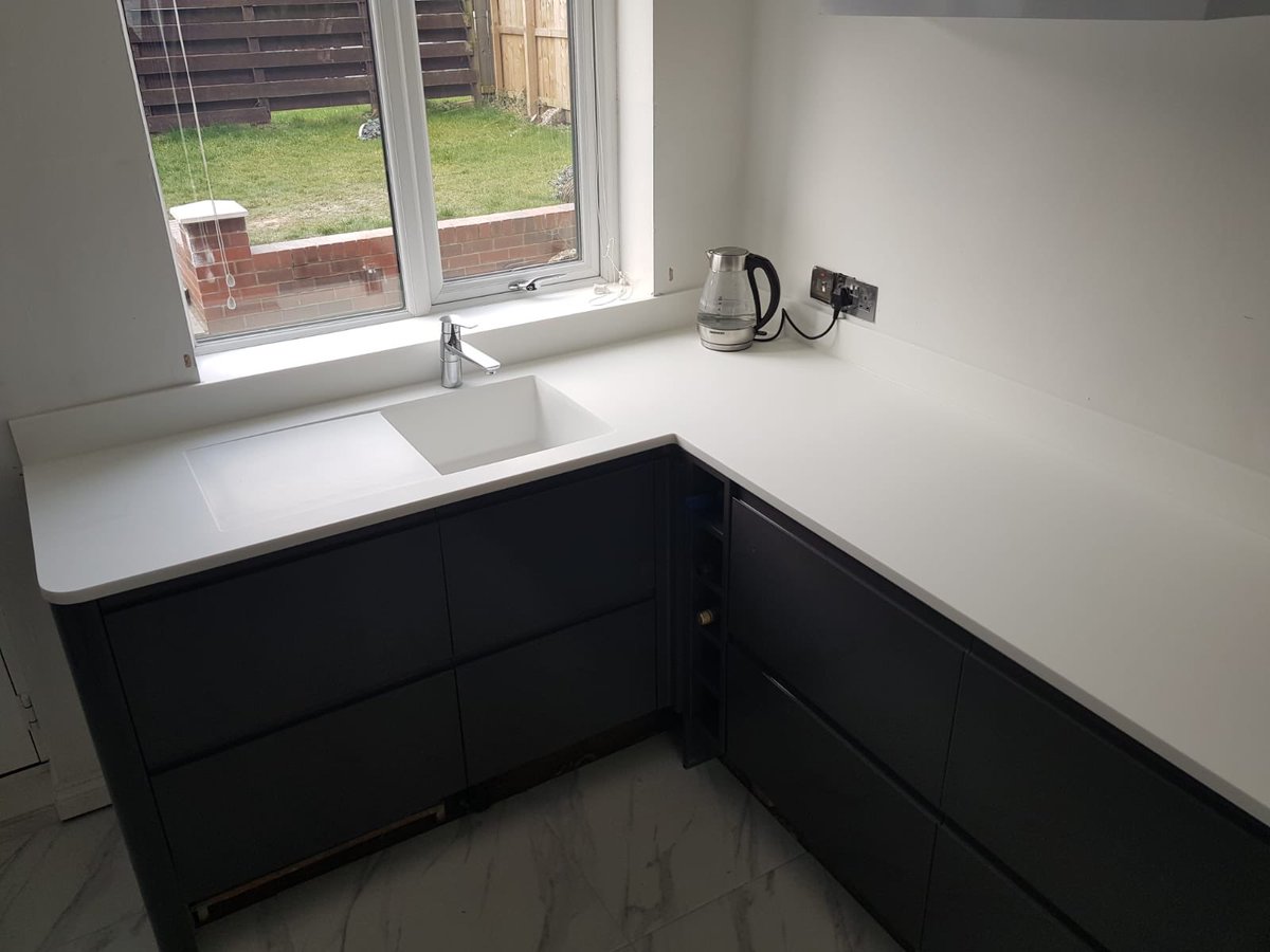 HawdonSurfaces's tweet image. Clean and Sleek😎💎
Sloping recessed drainer✅
Matching Seamless Sink✅
Matching Seamless Window Sill✅
Best Worktops in the street✅

I'm going to message you for a quote because I want the best worktops in my street too✅😉
#HawdonWorkSurfaces #Luxury #SolidSurface #Staron