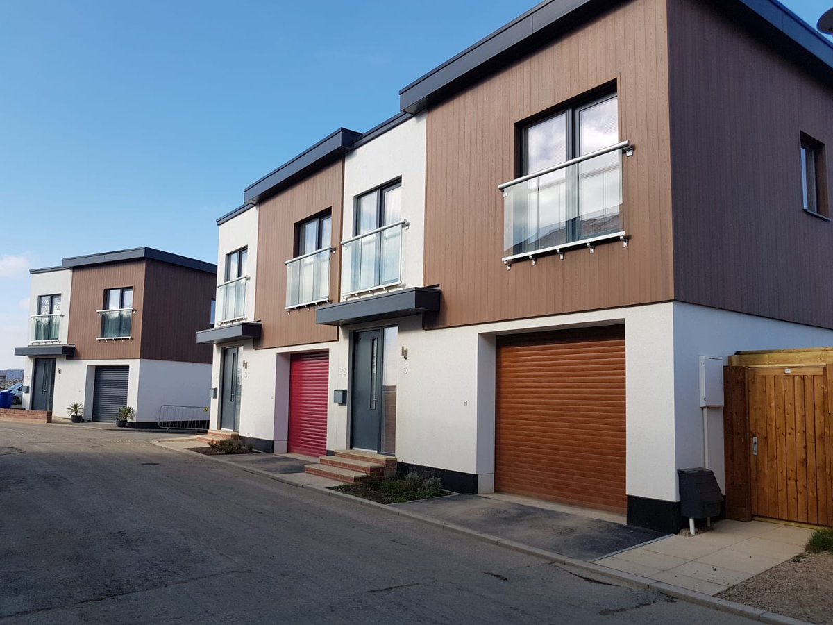 IsabelBeattie's tweet photo. Great picture of the Coach Houses at @gravenhillbuild on sunny February day. #passivhaus https://t.co/gaksYBFIZr