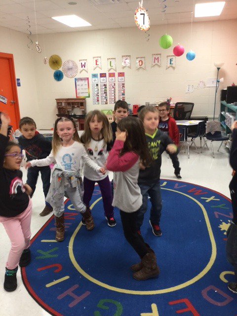 kpeepsonline's tweet image. Today we did musical mix and freeze and group.  #Gobeyondlampasas #gearinguptce @lead4ward @LampasasTCE