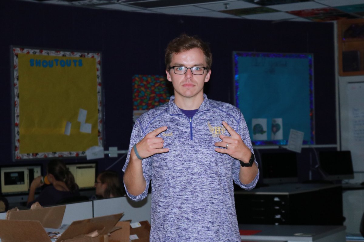 BGPurpleGem's tweet image. In all seriousness, Happy Birthday to @Philip_Russell3! We love him almost as much as he loves @chancetherapper. Thanks for being an amazing advisor and a good pal to everyone of the Purple Gem. #trackgod #pettyqueen