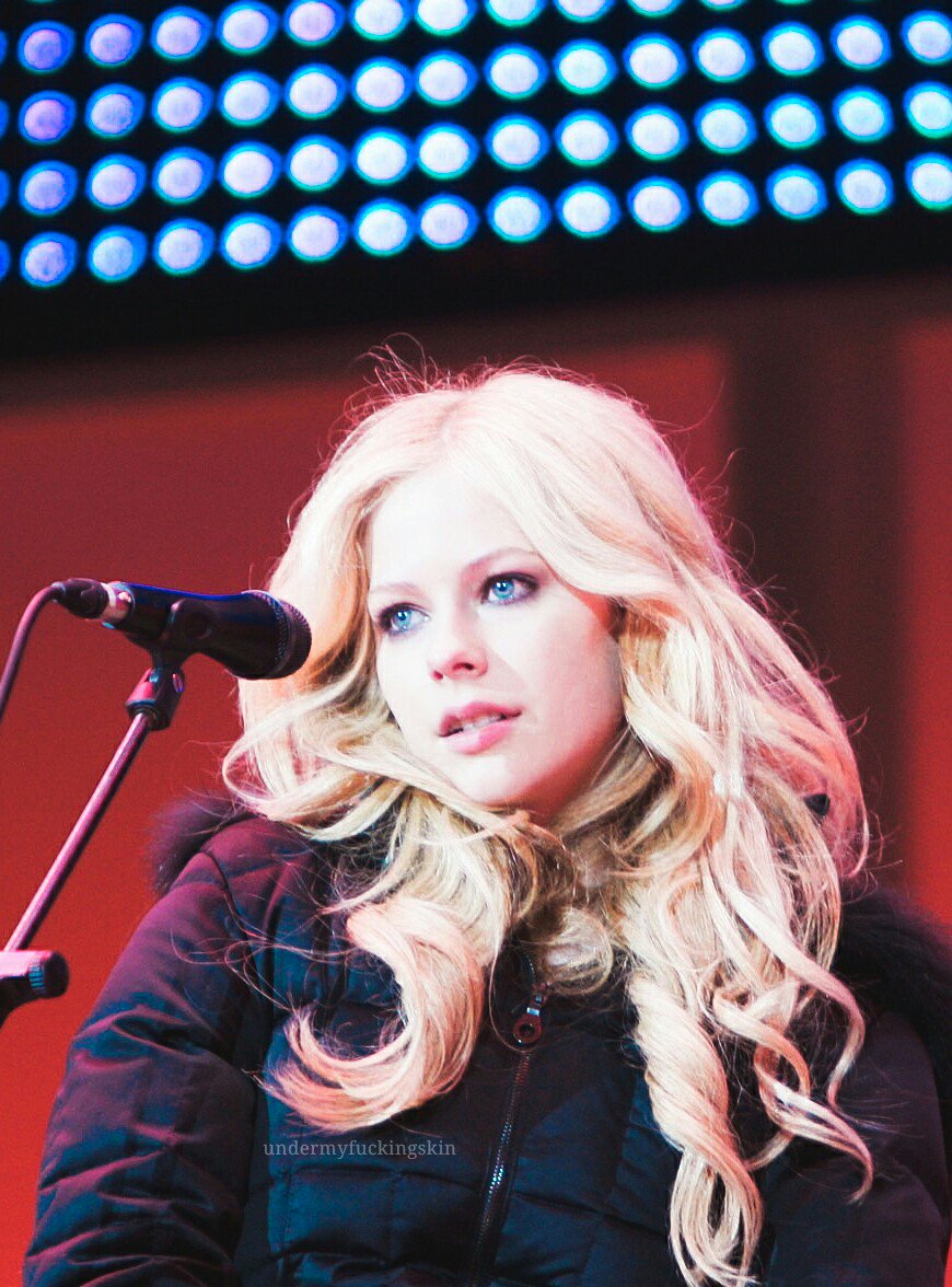 underfuckinskin's tweet photo. February 21, 2006 ➡ Acoustic concert in Turin, Italy
#AvrilLavigne #JFCAvrilLavigne #HAWStreamingParty #HeadAboveWater https://t.co/6KXcHmjrs5