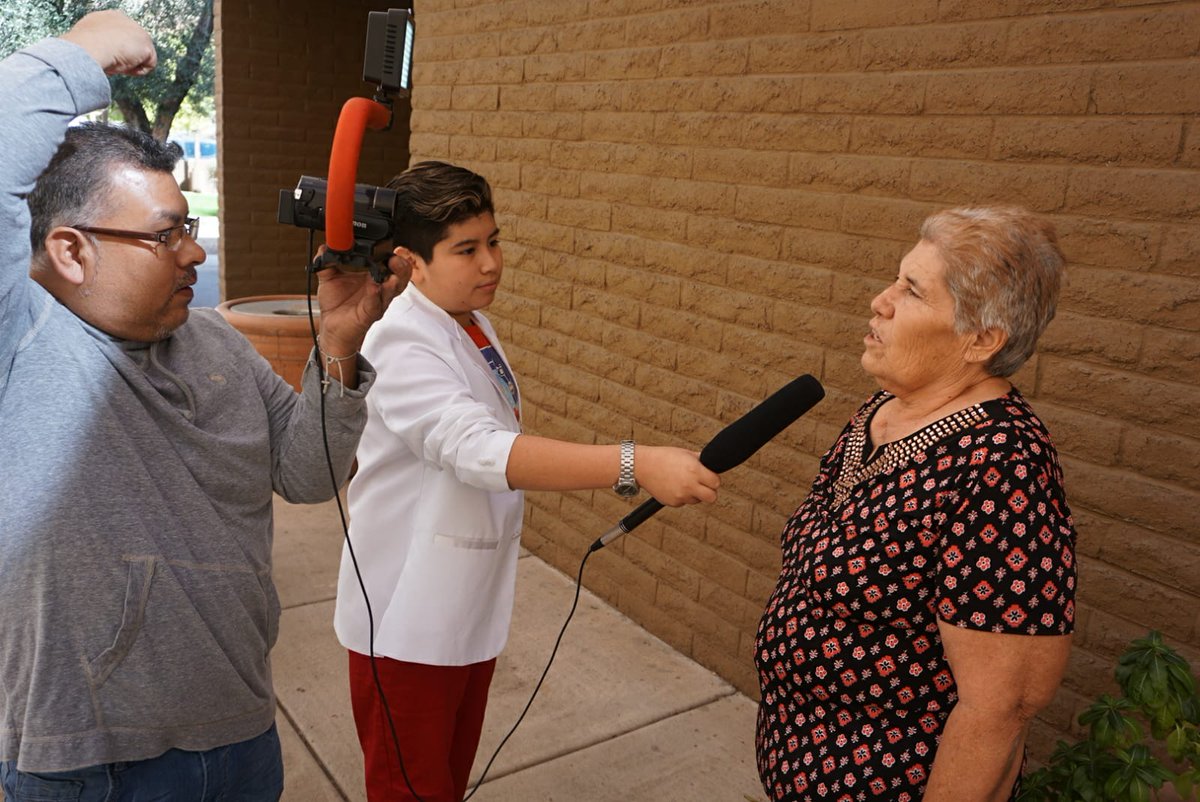 Edwincc18's tweet photo. Entreviatando a una #abuelita  en el #diadesanvalentin https://t.co/iELdWnZNhi