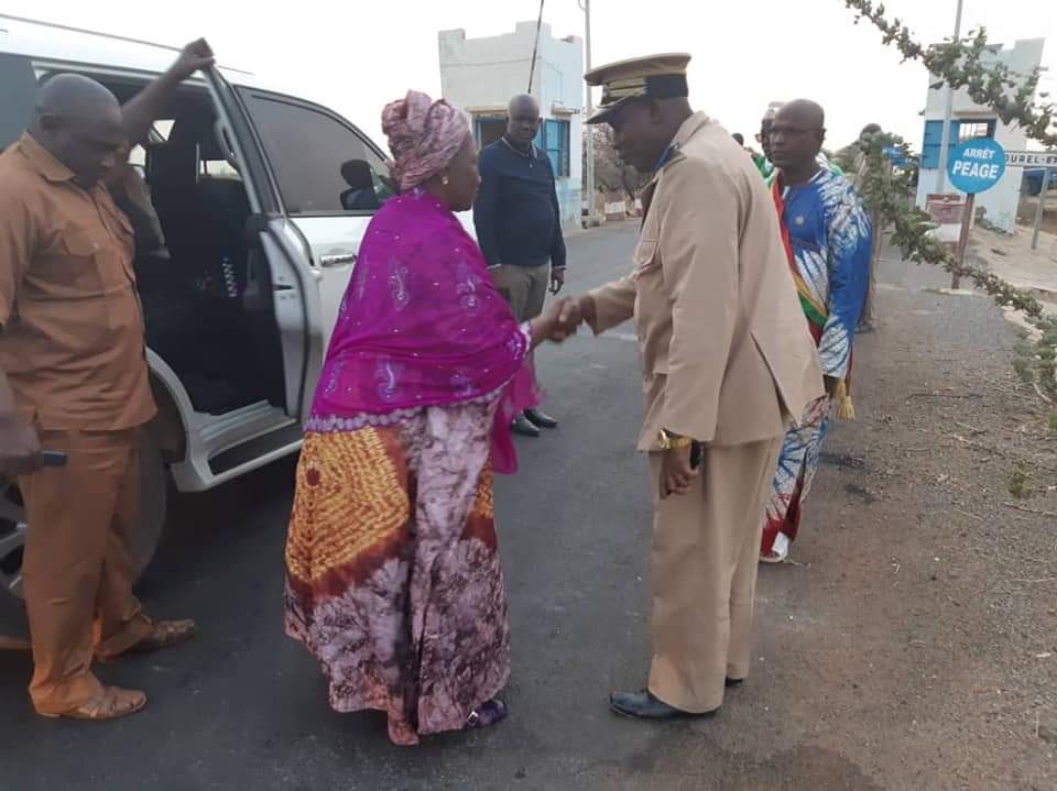 MElevage's tweet image. L'accueil des autorités réservé à Dr Kané Rokia Maguiraga, Ministre de l'Élevage et de la Pêche à son arrivé au poste de péage de Nioro du Sahel.
@mikadofm 
@ORTMali 
@GouvMali