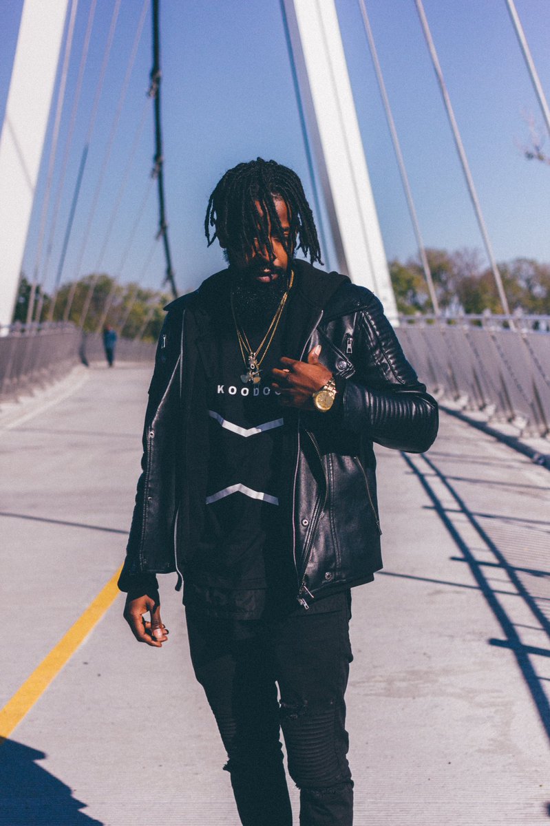 LyfeLineMG's tweet image. This Is @EizzySahir PhotoShoot While Shooting For His Song #EasyPart