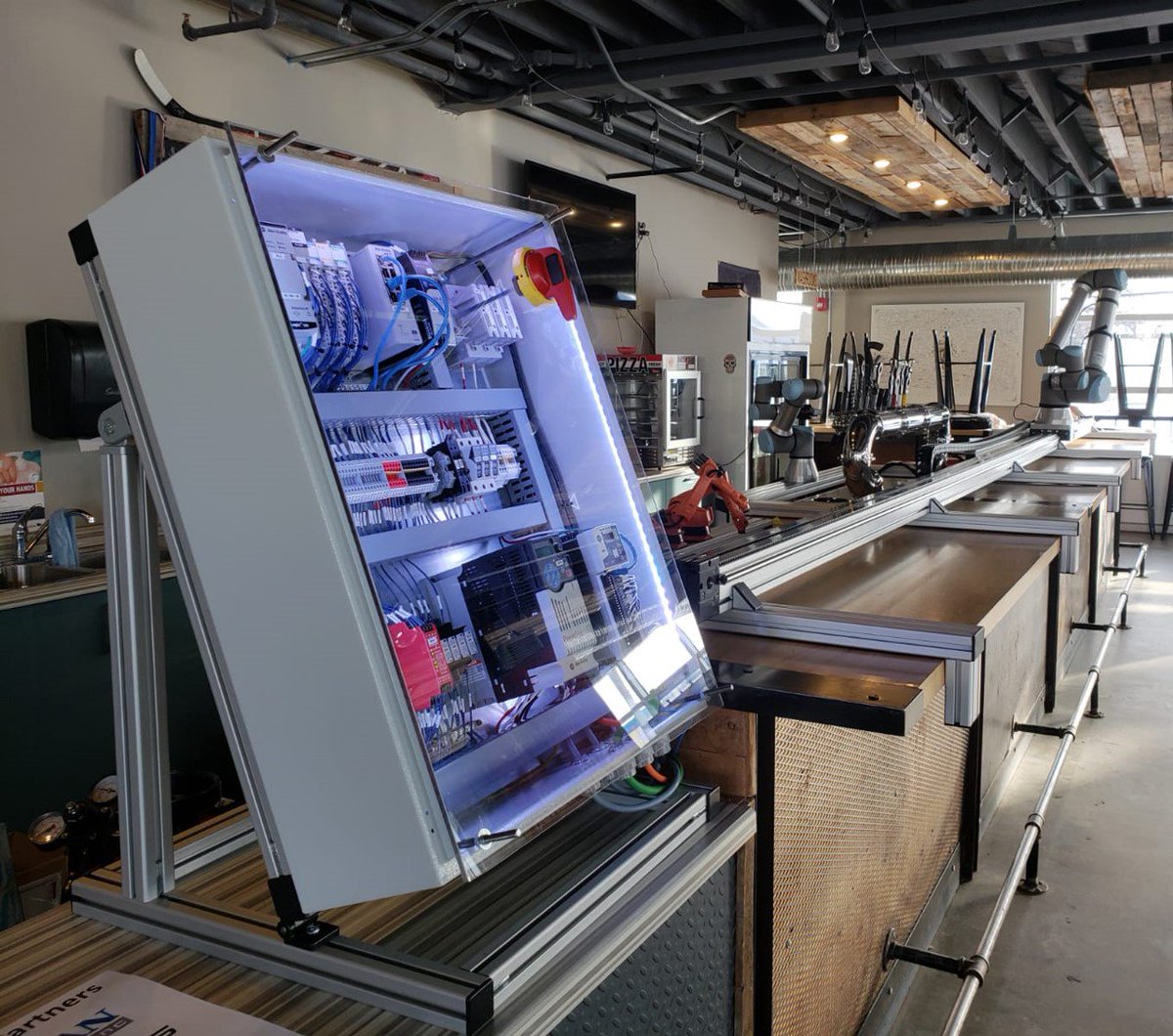 ROKAutomation's tweet image. Our friends at @torquebrewing have a new team member and the beer is flowing! Check out the technology behind the robot, made possible by our partner @HeyEascan #beer #breweryautomation #robotsoftwitter