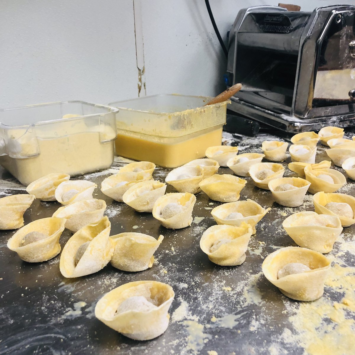 Long time guest last night said she was unaware all our pasta <a href="/LiasRestaurant/">LIAS Restaurant</a> and <a href="/chefgeoffs/">Geoff Tracy 💚🥓</a> is all handmade by us. That drives me bonkers.  🤦‍♂️.  So spread the word for me.  #pasta