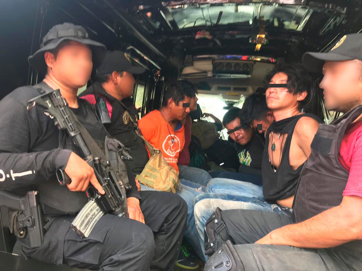 sspyuc's tweet photo. Operativo conjunto @sspyuc Policía Coordinada, Ejército y Policía Federal, logra detención de 6 individuos en montes aledaños a Motul. Acusados de posesión y disparos de armas de fuego. Titular SSP  reconoce participación de fuerzas federales, estatales y municipales https://t.co/4PLYqVHGht