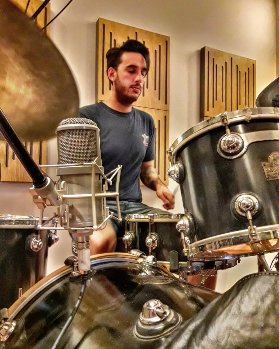 430estudio's tweet photo. Día de baterías con @julian.oqui en #430estudio 💪👊🎶
@francarzino
@elcondetavo2017_1932
.
.
.
#solidrums #shure #lautenaudio #akg #pelusomicrophones #sennheiser #drums #recording #mixing #producingmusic #studiolife #lomasdezamora #laslomitas https://t.co/1B5bb8LVdo