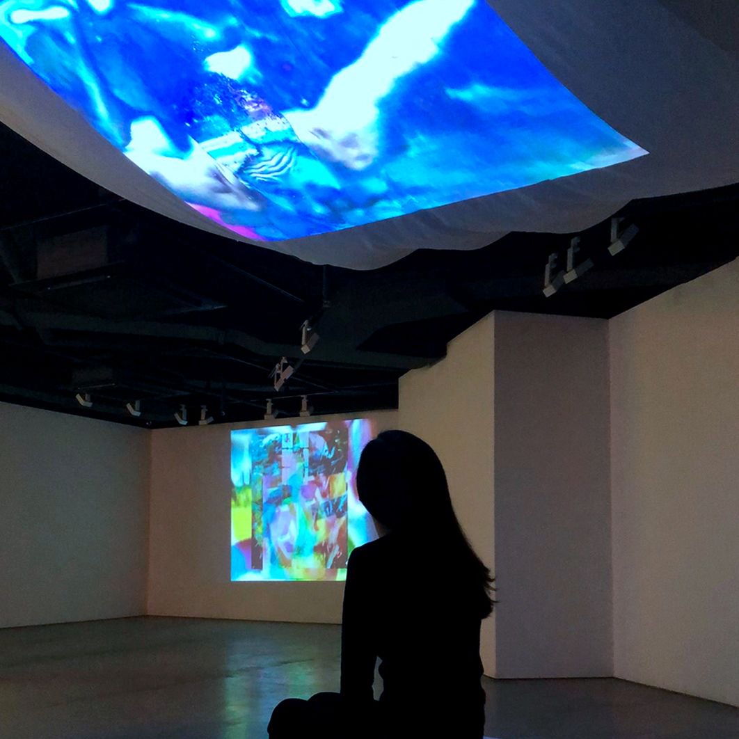 HanmiGallery's tweet image. #OpeningToday: Ricardo Peredo Wende: Nam June Paik is Video Buddha + Artist talk | 22 February 2019 | Hanmi Gallery Seoul 

리카르도 페레도 웬데: 백남준은 비디오 부처이다 + 오늘 오픈합니다 + 아티스트 토크 | 2019년 2월 22일 | 한미갤러리 서울