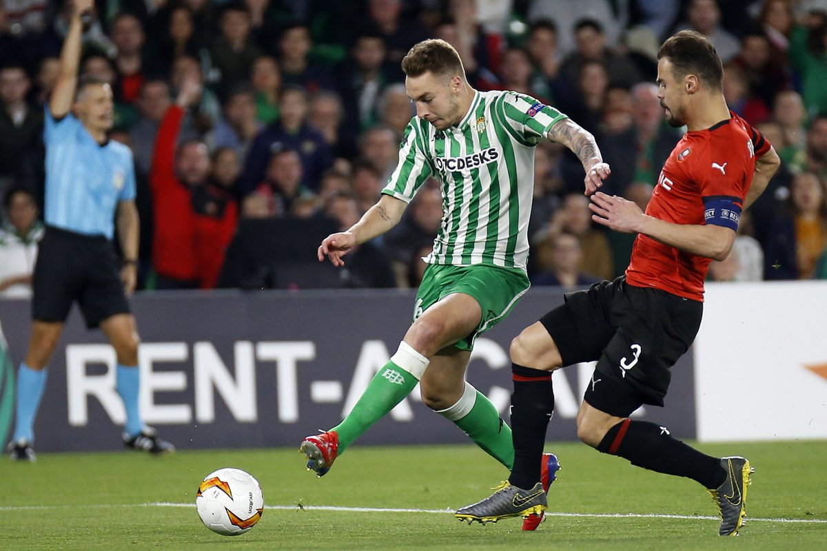Ligue1's tweet photo. 😍 L'exploit du @staderennais qui va s'imposer à Séville, chez le @RealBetis, pour se qualifier pour les 8⃣es de finale de l'@EuropaLeague ! Historique ! 🏆🔴⚫️

Le compte-rendu de ce #RealBetisSRFC ➡️ https://t.co/d0gya3zCVS https://t.co/a5ftf8hmRa