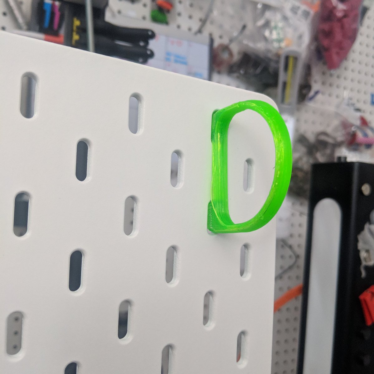 DMfwic3's tweet photo. Yesterday's #designeveryday project in real life #translucentgreen. #ikea #skadis #roll holder. It doesn't fall out every time touched ;)
#LinkInBio https://t.co/u0pliREH36