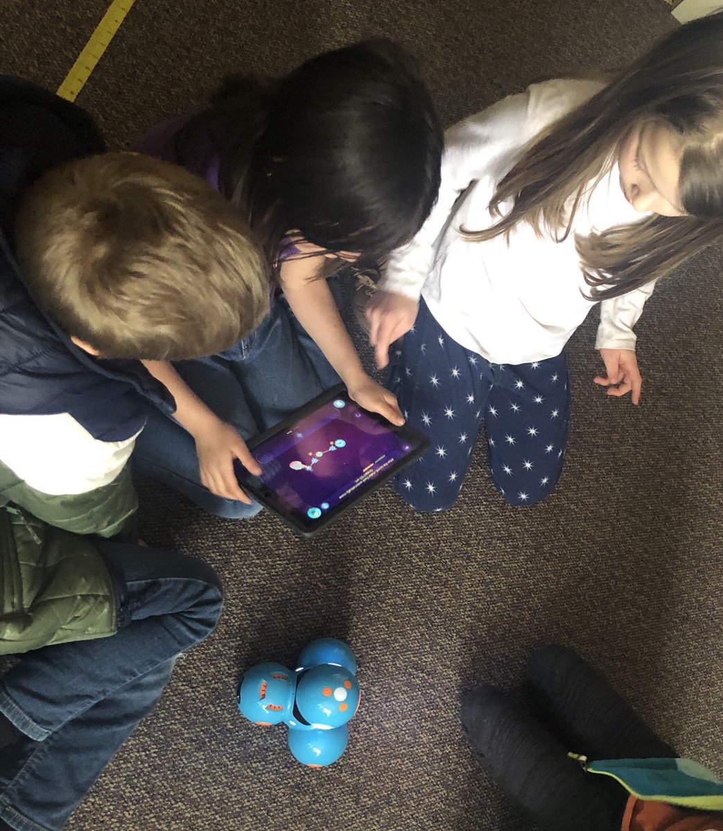 jank2828's tweet photo. We had the strangest little visitors in our classroom today.  The only way they will communicate with you is by coding them.  #MambrinoSTEAM #lovedash #thanksJPullano https://t.co/m0W5Fq9KXe