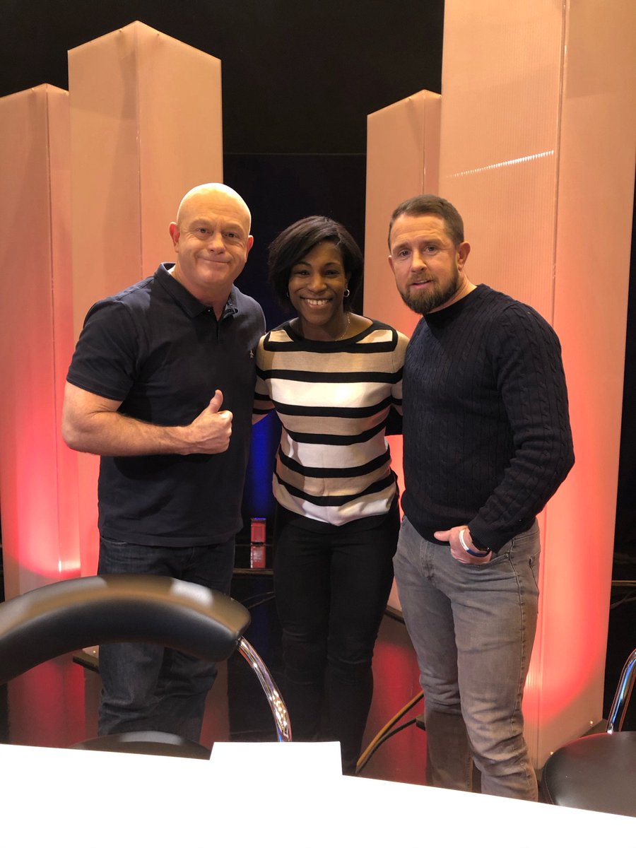 ShaneWilliams11's tweet image. Thank you @RossKemp for your company and the picture tonight. Great to catch up with @MaggieAlphonsi before the big one Saturday. @WelshRugbyUnion v @EnglandRugby #sinbin @gareththomas14 @GabbyLogan