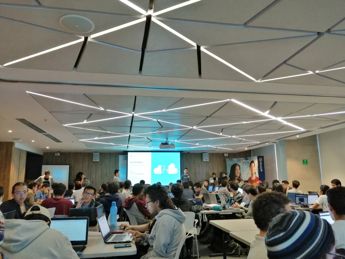 jjpulidos's tweet photo. #reclutamientomsft en las oficinas de Microsoft, listos para empezar 😁😁😁 https://t.co/JP7BkHQUJh