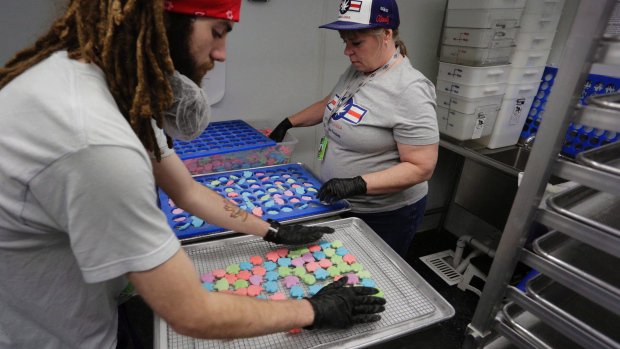 BNNBloomberg's tweet photo. #CannabisCanada Daily: Edibles could be tasteless, full of wasteful packaging under new rules https://t.co/syaL0GMNSo https://t.co/QJYsNqaEzt