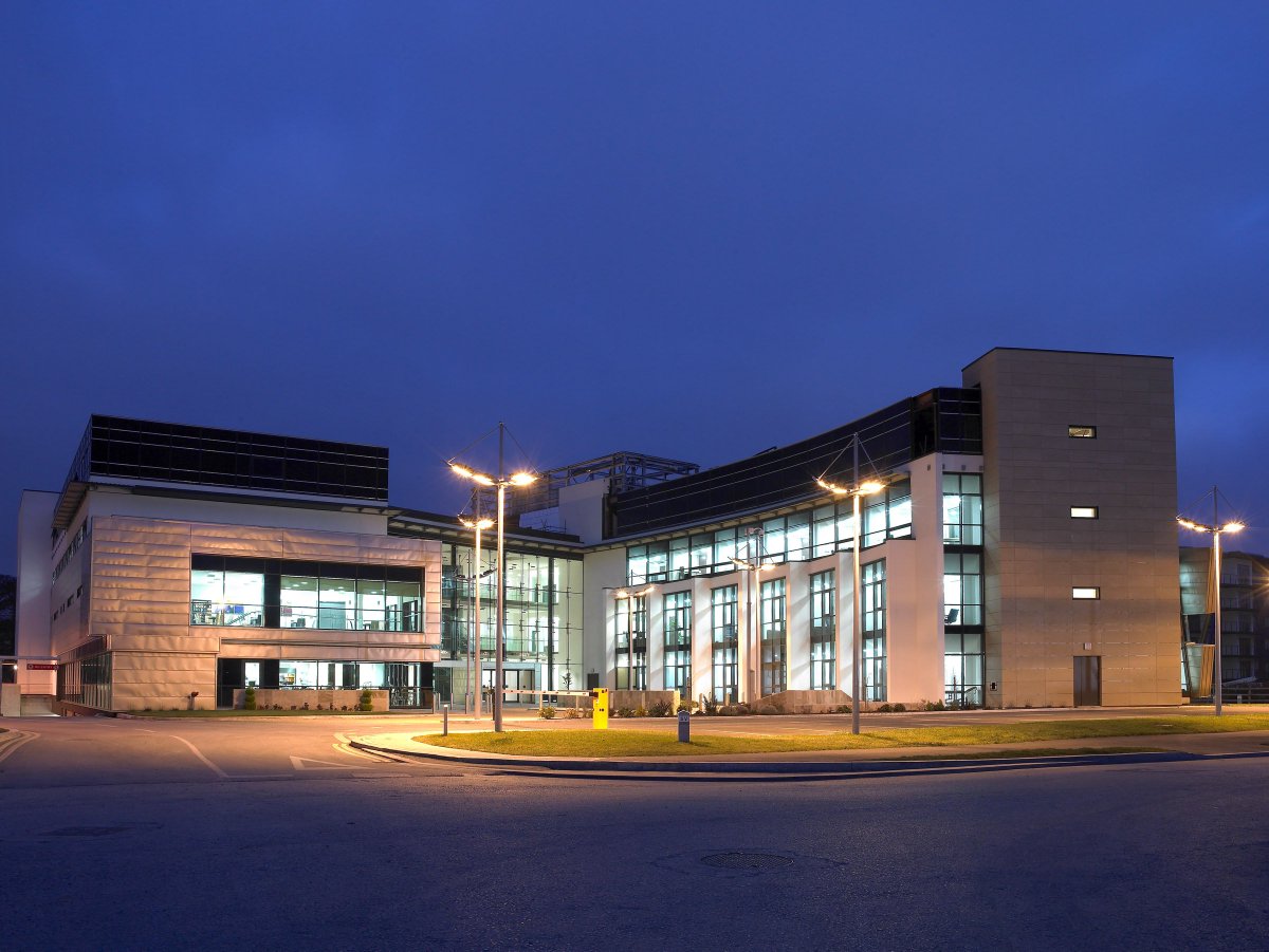 Great opportunity to join our physiotherapy team <a href="/sscsportsmed/">SSC Sports Medicine</a> <a href="/SSCSantry/">UPMC Sports Surgery Clinic</a> clear career development pathway from newly qualified through to phd. Looking for hungry, team player to join our IPOP team. #jobfairy jobs.ie/ApplyForJob.as…