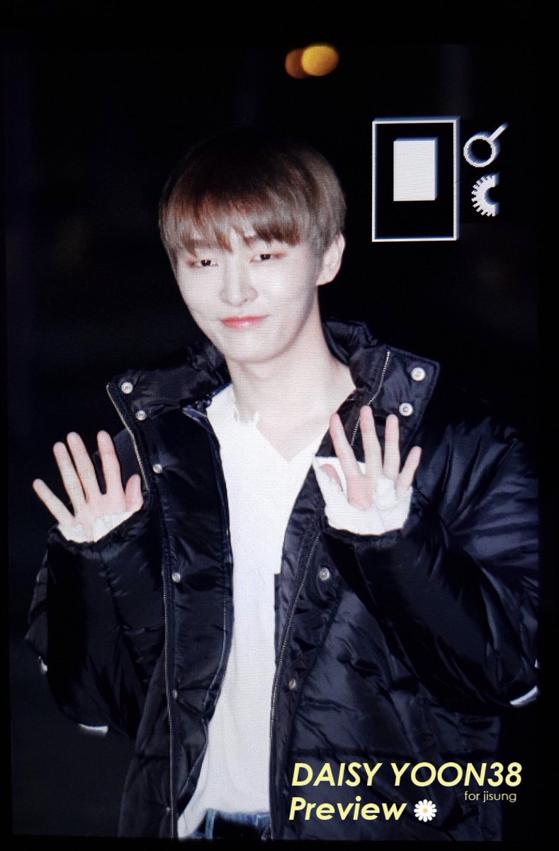 DaisyYoon38's tweet photo. 190222 뮤직뱅크 출근 프리뷰

💙💙💙 #윤지성 #Yoonjisung https://t.co/iMHXDhENp0