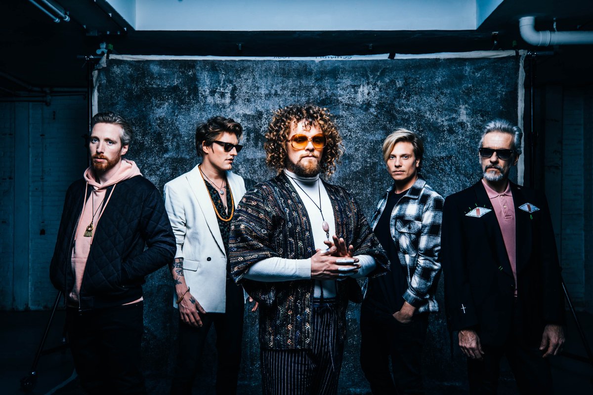 HERE WE GO! DEVIL DON'T CARE, OUT NOW!

Spotify: bit.ly/DevilDontCareS…
iTunes/AppleMusic: bit.ly/DevilDontCareA…
Deezer: bit.ly/DevilDontCareD…
Soundcloud: bit.ly/DevilDontCareS…

📸 <a href="/SetVexy/">Set Vexy Productions</a>