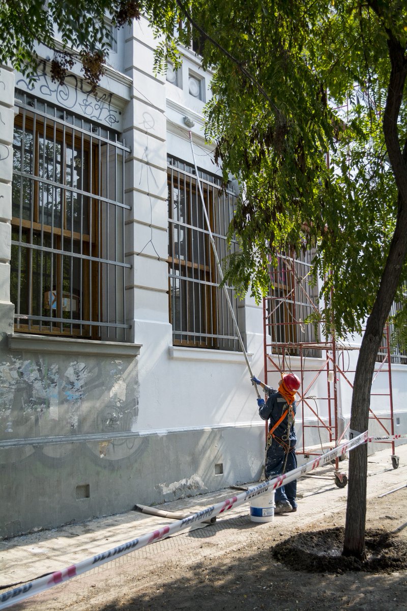 ALTAPRESIONCHL's tweet photo. Más fotos de los trabajos ejecutados en el Barrio Concha y Toro para recuperar sus históricas fachadas y devolver a los vecinos la natural belleza de sus construcciones #Santiagolibrederayados #Barrioconchaytoro #Hidroarenado #Recuperaciondefachadas #AltapresionCHL https://t.co/uWthVpAn4Q