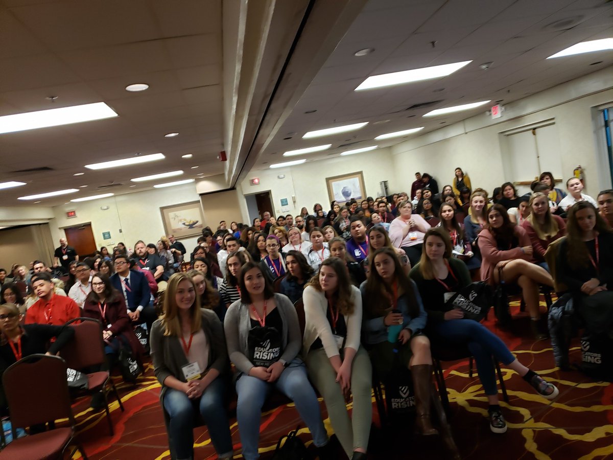 #edrisingnm2019 @edrisingnm @NMPED so honored to be part of inspiring our future teachers. 250 future teachers at their state conference. #growyourownnm @GovMLG