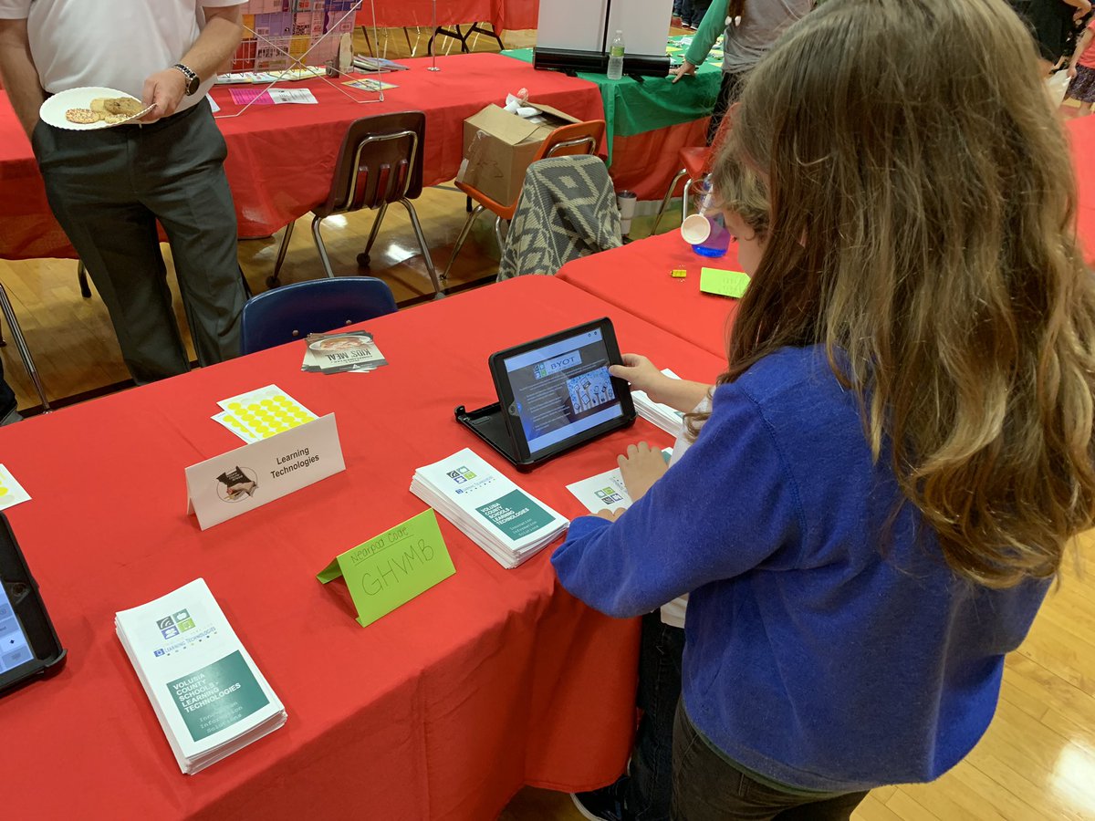KTMicallef's tweet image. The @volusiaschools FACT Fair is in full swing!📱💻
#VCSBlendedLearning &amp;amp; #VCSPLL team are sharing information to our students, parents, &amp;amp; community about student log-in, @Office365 , Gradebook. All while gathering info through @nearpod!
@KontersVCSPLL @MrD_Travis @noelnehrigVCS