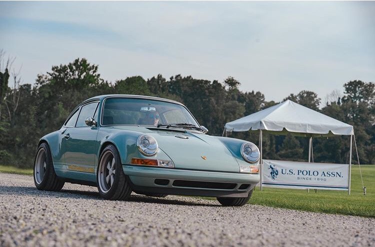Making a grand entrance is part of the experience. #porsche by Singer Vehicle Design 
📸 @danwag #throwbackthursday #greenwichct