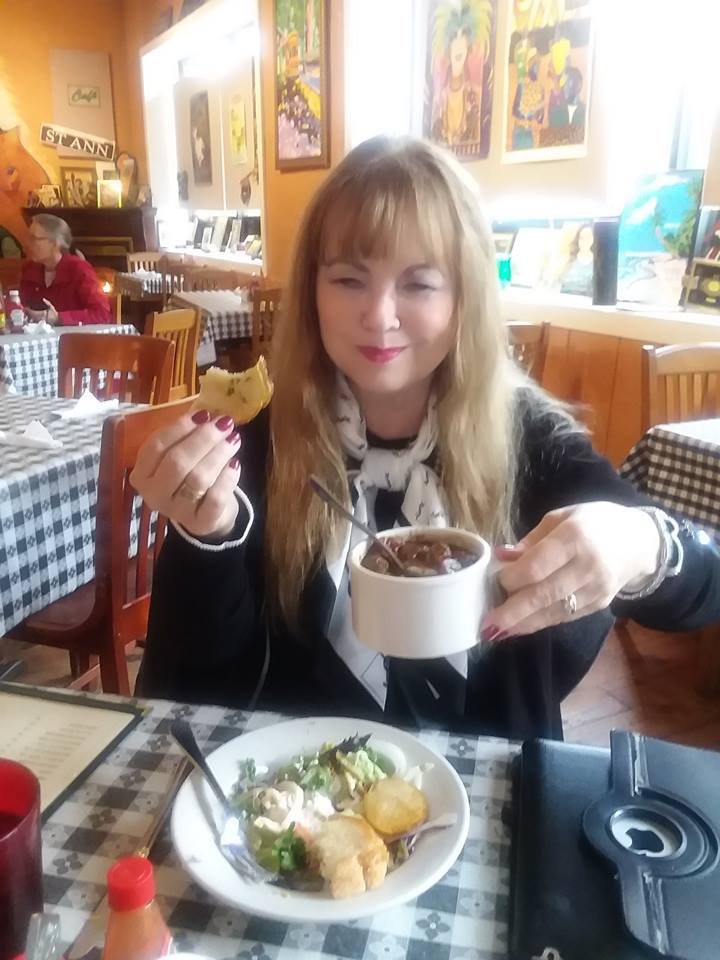 PeggyMercer's tweet photo. I called this #GUMBO at #RichardsCafe @WhitesCreekTennessee right down from #KIDROCK....I called the Gumbo....#HelloJesus hot...delicious. and look girls, I suggest a #Scarf, advice from the #BeautyBook...never go scarfless! https://t.co/DlLClZt88D