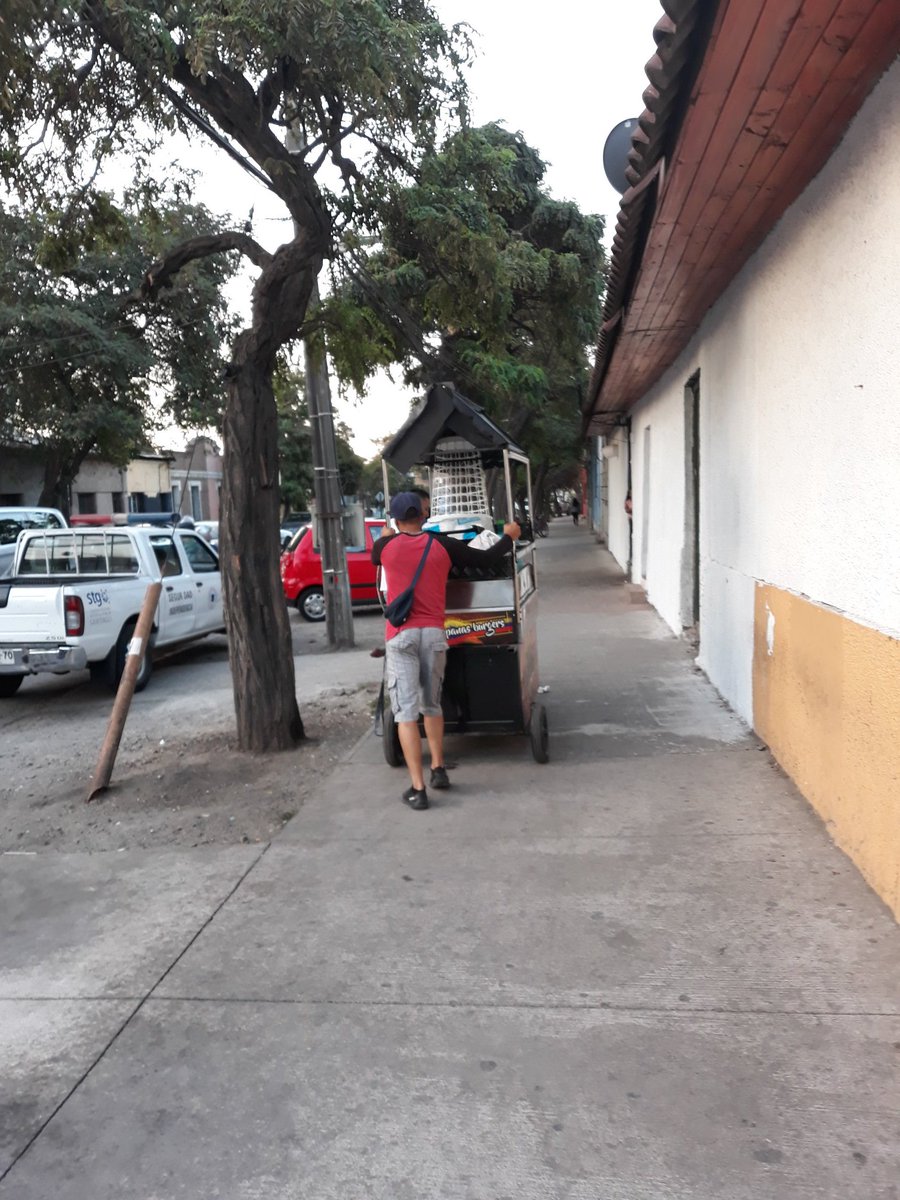 Retirando carros de vía pública en Gamero con Escanilla <a href="/Duranbaronti/">Gonzalo Durán</a> <a href="/Muni_Indep/">Municipalidad de Independencia</a>