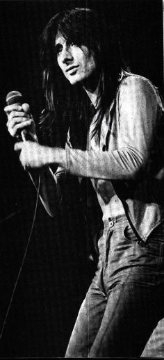 Lady_J50's tweet photo. #Steveperry #steveperrymusic #frontman #singer #songwriter #composer #arenasinger #stadiumrocker #eightnote #thevoice #legend #journeyfrontman #dontstopbelievin #ohsherrie #MP3 #rocknrollhalloffamer #strungout #Traces #newalbum #newalbum2018 #thevoice #hanford #SFGiants https://t.co/WfXI1TcFZr