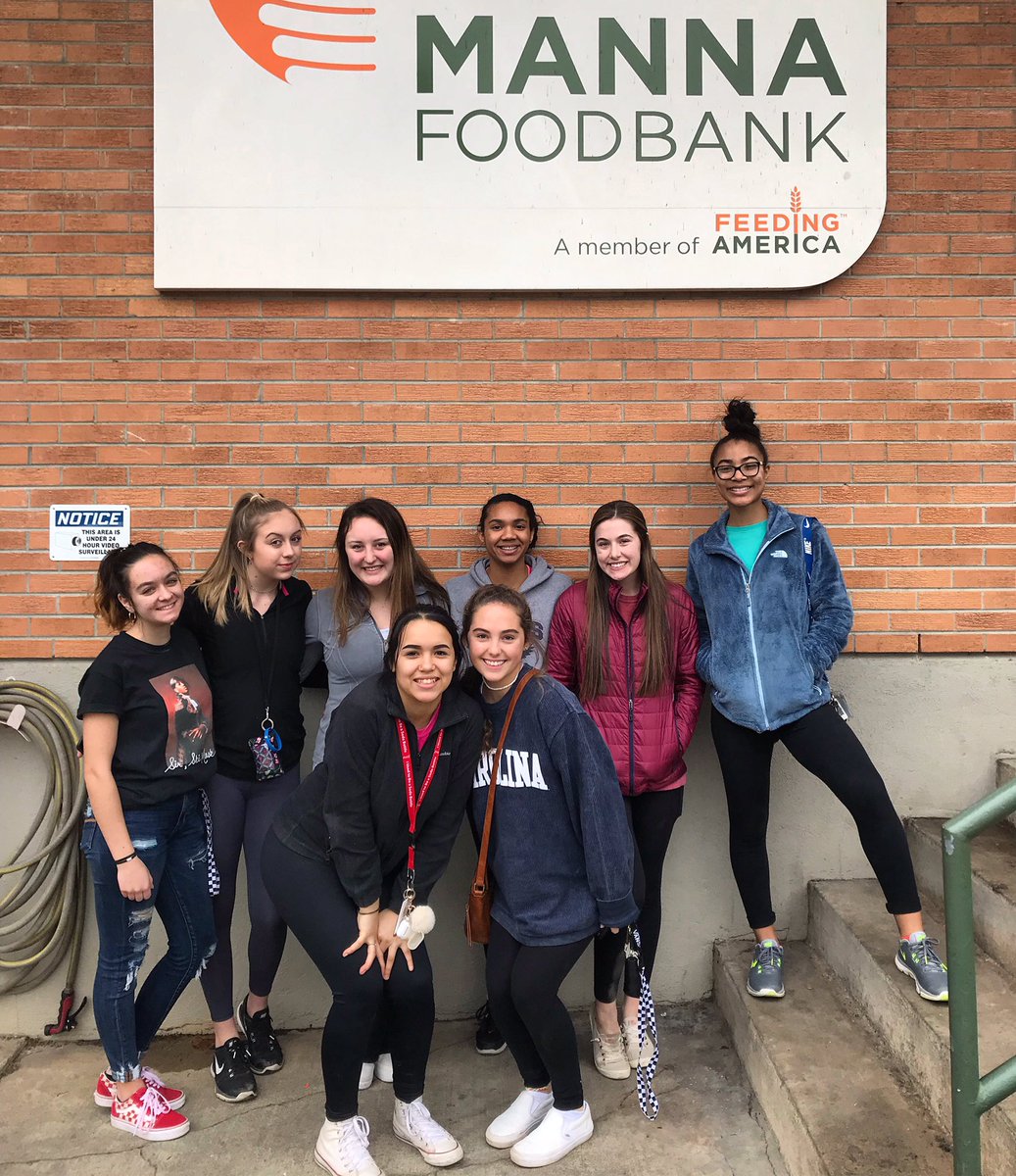 Did you know our varsity and jv teams combined have racked up almost 400 volunteer service hours this season?? Coaches are so proud of your big hearts and dedication, ladies!