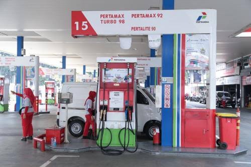 Terimakasih Pak Jokowi #HargaPertamaxTurun <a href="/jokowi/">Joko Widodo</a> <a href="/EkoSandjojo/">Eko P. Sandjojo</a> <a href="/anwsanusi/">Anwar Sanusi</a> <a href="/taufikmadjid71/">IG : taufik.madjid</a> @fachrilabalado